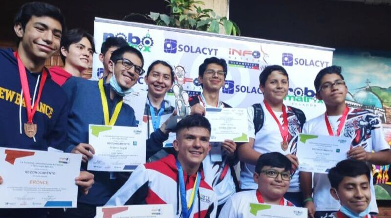 Los ganadores se hicieron acreedores a pases para participar en eventos mundiales como Infomatrix World Final, que se desarrollará en México en junio de este año. Foto: cortesía