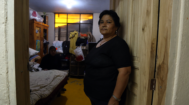 La casa de María Magdalena Mayla está en La Comuna, a unas cuadras de la cancha arrasada por el lodo. Allí recibió a la familia de su cuñada. Foto: Diego Pallero / EL COMERCIO