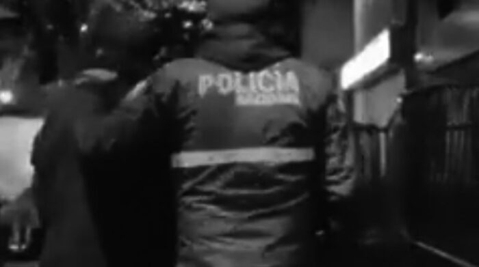 Imagen referencial. Agentes de la Policía capturaron a los sospechosos del asesinato, luego de una persecución. Foto: Twitter Policía Ecuador