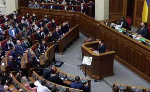 El presidente de Ucrania, Volodimir Zelenski, en una foto de archivo en el Parlamento. Foto: Europa Press