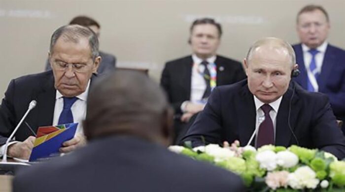 El ministro ruso de Asuntos Exteriores, Sergei Lavrov, y el presidente Vladimir Putin. Foto: Europa Express