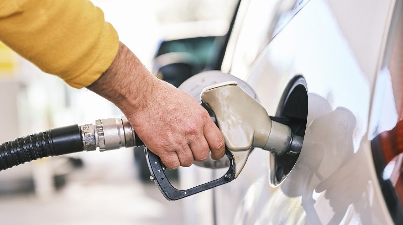 Oil Price Information Service informó que el precio por galón de gasolina regular alcanzó los USD 4,14. Foto: Pixabay