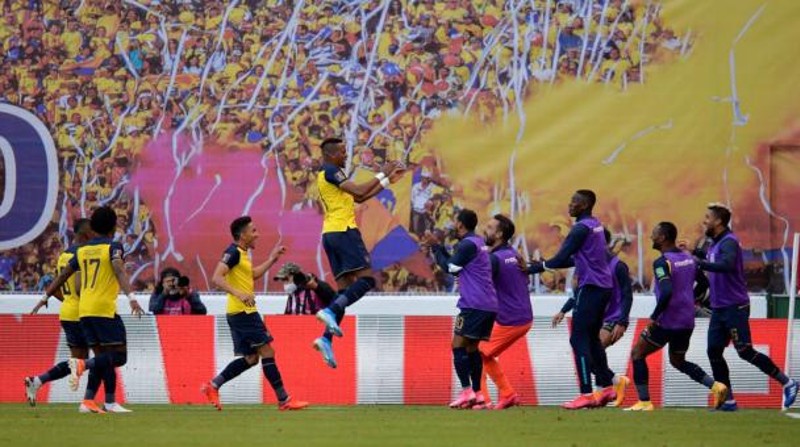 Michael Estrada celebra uno de los cinco goles que marcó con Ecuador en las eliminatorias rumbo a Catar 2022. Foto: Twitter La Tri.