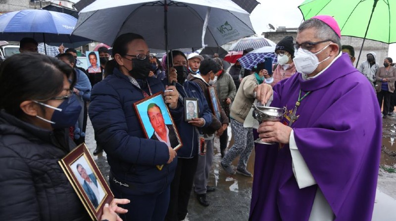 La eucaristía fue dirigida por el arzobispo de Quito, Alfredo Espinoza Mateus. Foto: Diego Pallero / El Comercio