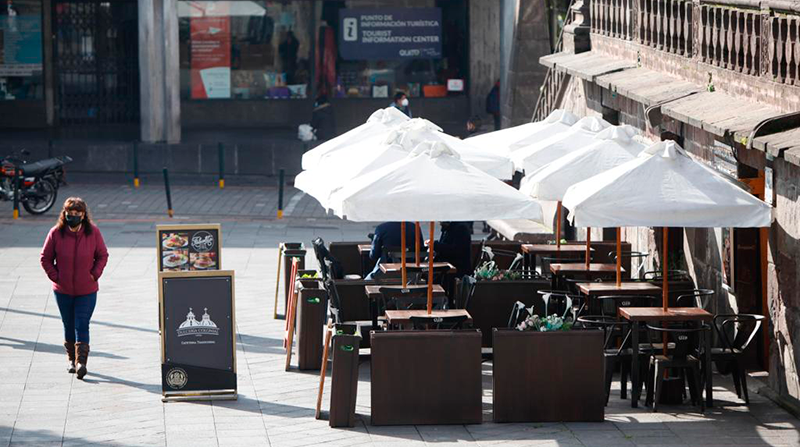 Los negocios de la Plaza Grande lucen vacíos durante los días de marchas. Foto: Patricio Terán / EL COMERCIO