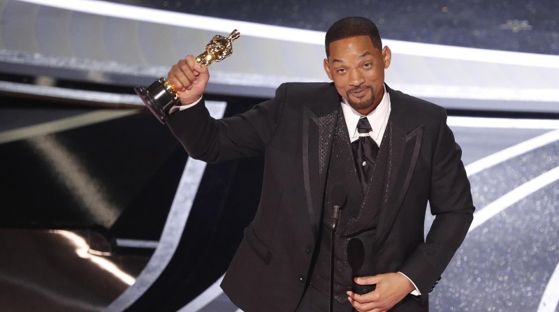 Will Smith ganó la estatuilla dorada en los Oscar 2022 por la película 'King Richard'. Foto: EFE