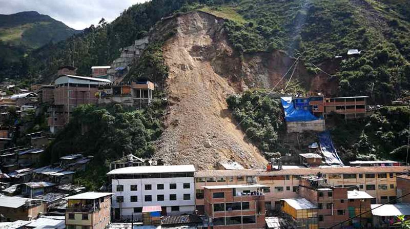 Vista general del deslizamiento de tierra, en Pataz (Perú). Foto: EFE