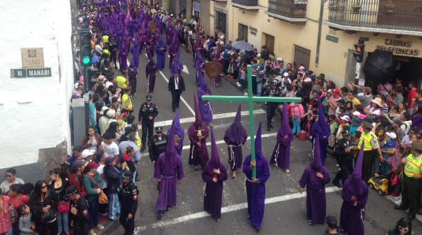 La procesión Jesús del Gran Poder recorre las calles de Quito en 2015. Foto: Archivo / EL COMERCIO