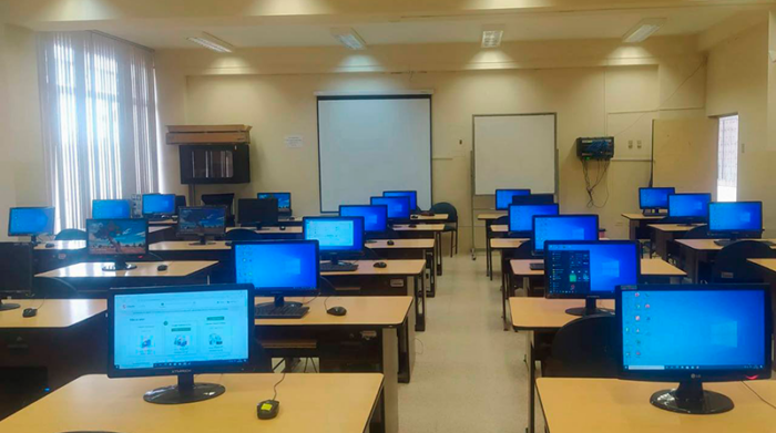 En total se habilitaron 389 sedes físicas para que los estudiantes puedan rendir su test. Foto: Twitter @EduSuperiorEc
