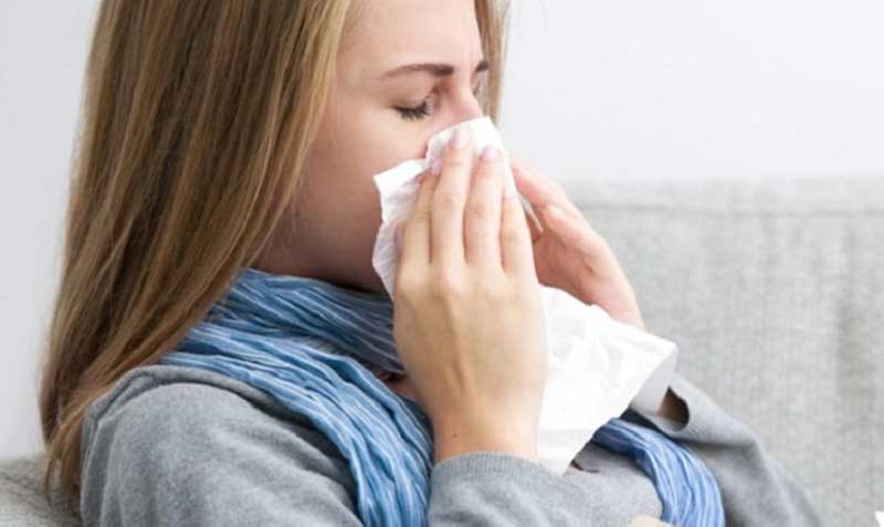 Imagen referencial. En un resfriado es común la presencia de secreción o congestión nasal. Foto: Pixabay