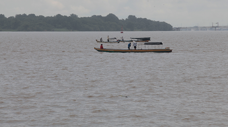 Vista del río Guayas, donde se extraerá más de seis millones de toneladas de metros cúbicos de sedimento. Foto: Archivo / EL COMERCIO