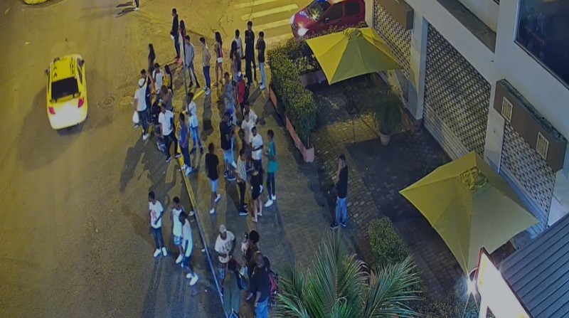 Sismos registrados en Esmeraldas provocaron que moradores salgan a la calle para la evacuación de la zona. Foto: ECU 911