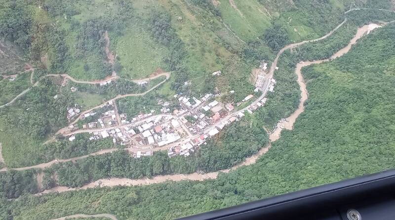 Sobrevuelo en helicóptero desde el cantón Pasaje hasta Chilla. Foto: Twitter de @Riesgos_Ec