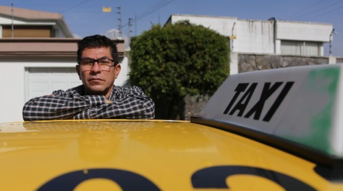 Jimmy González cuenta cómo empezó en el taxismo y el resultado de la competencia informal. Foto: Julio Estrella / El Comercio