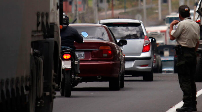 Usuarios recomiendan mantener una distancia prudente con el resto de vehículos al momento de conducir. Foto: Archivo / EL COMERCIO