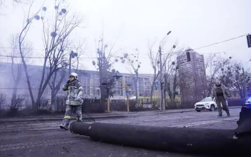 Personal de emergencia en Kiev. Foto: Europa Press