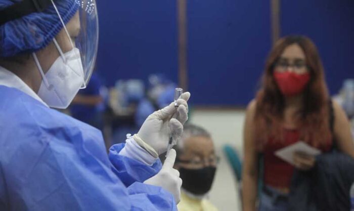 En Ecuador, 13 709 968 personas se han colocado las dosis de la vacuna. Foto: archivo / EL COMERCIO