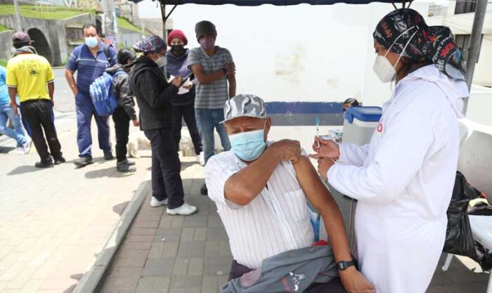 En el Distrito Metropolitano de Quito están habilitados 35 centros para la vacunación contra el covid-19. Foto: Diego Pallero / EL COMERCIO