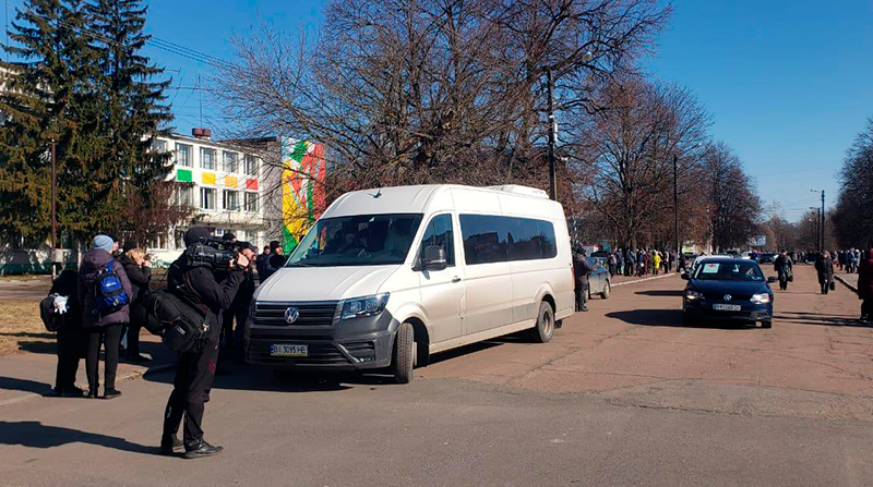Vehículo en el que Diego Moncayo dejará Ucrania. Foto: Twitter @juancaholguin