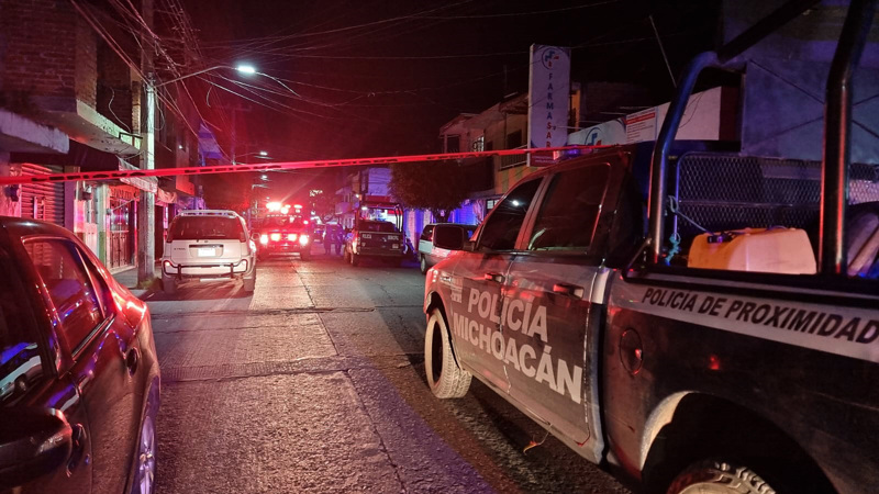 Imagen de archivo de policías resguardando la zona donde se suscitó una balacera en un bar en el municipio de Zamora, en el estado de Michoacán (México). Foto: EFE