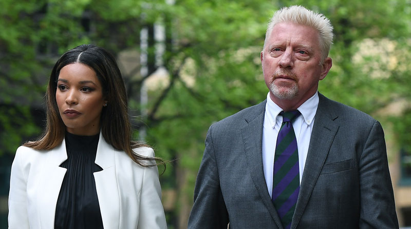 El extenista Boris Becker (der) en en Southwark Crown Court con su compañera Lilian de Carvalho en Londres, el 29 de abril de 2022. Foto: EFE