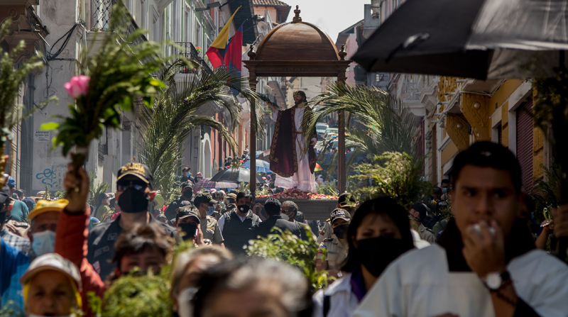 Decenas de fieles acuden a la procesión de Domingo de Ramos. Foto: Archivo /El Comercio