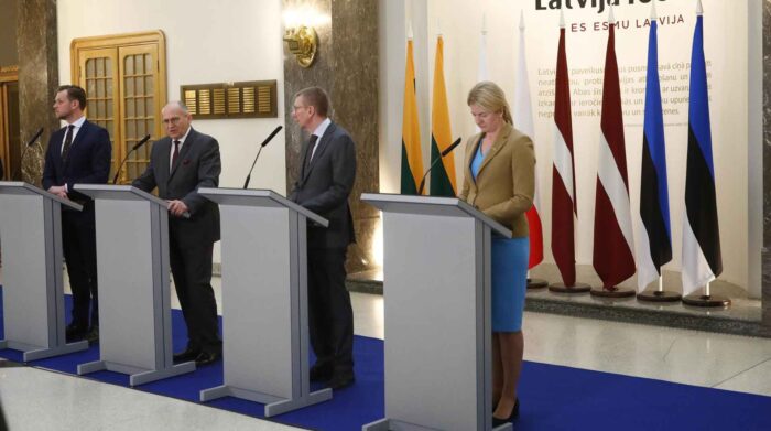 Los ministros Gabrielius Lansbergis, Zbigniew Rau, Edgars Rinkevics y Eva-Maria Liimets durante la rueda de prensa. (Letonia, Lituania, Polonia, Ucrania) EFE