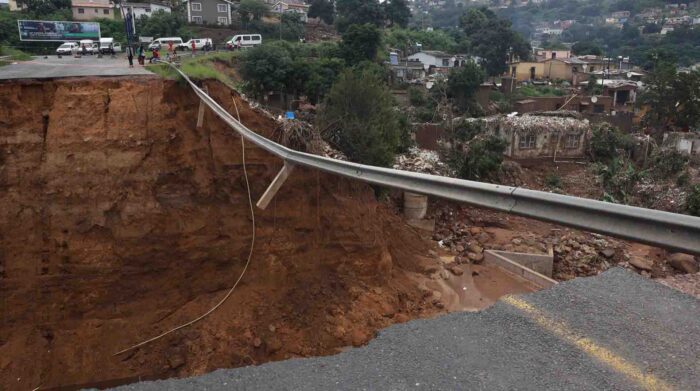 Graves efectos ha dejado las inundaciones en Durban. Foto: EFE