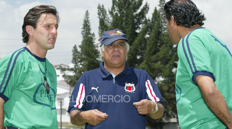 El cuerpo técnico del Deportivo Quito que encabezaba Pedro Marchetta. Foto: Archivo / EL COMERCIO
