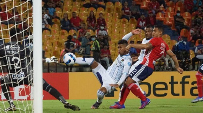 9 de Octubre se enfrentó a Independiente Medellín por la Conmebol Sudamericana. Foto: Instagram 9deoctubrefc