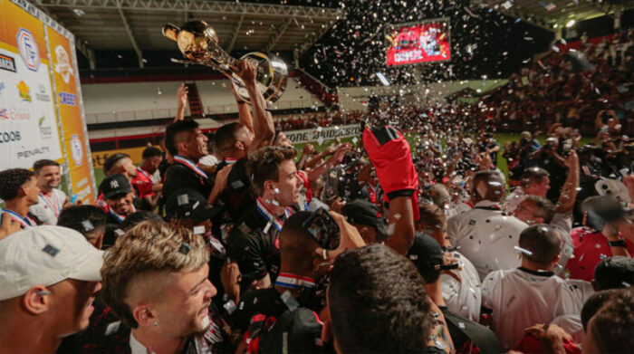 Jugadores del Atlético Goianiense festejan el título regional en Brasil. Foto: Twitter @ACGOficial