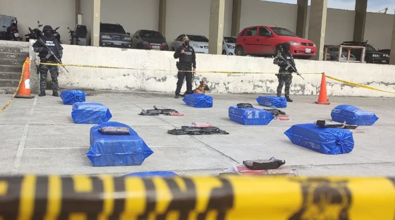 La Policía presentó evidencia de la droga decomisada durante un operativo realizado en Guayaquil, que tuvo lugar a inicios de abril. Foto: Cortesía Policía Nacional