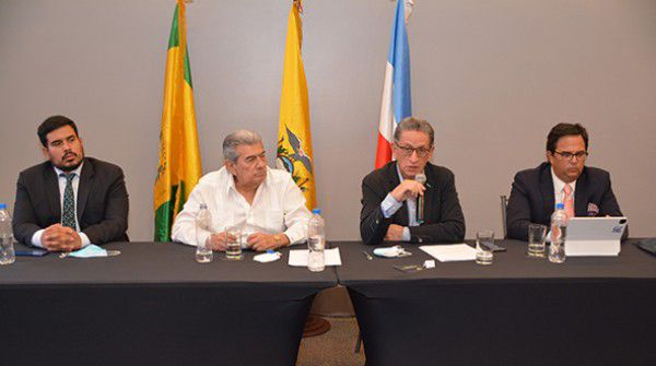 El ministro de Energía, Juan Carlos Bermeo Calderón, hizo el anuncio de la ronda licitatoria del Campo Amistadd en El Oro. Foto: Ministerio de Energía