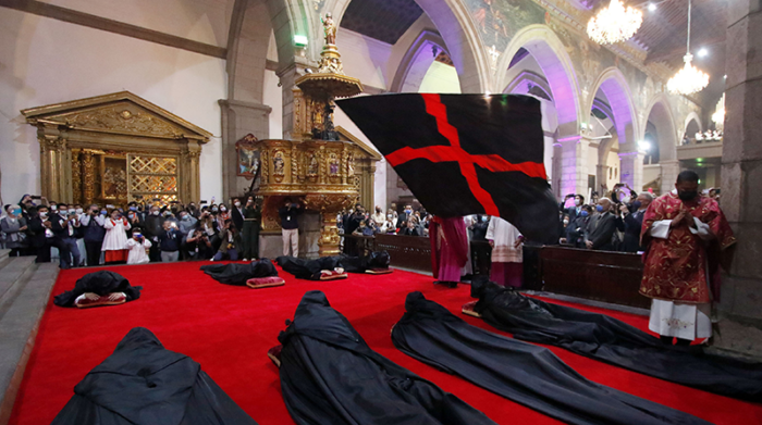 En la Catedral Metropolitana se llevó a cabo la ceremonia del Arrastre de Caudas. Foto: Carlos Noriega / EL COMERCIO