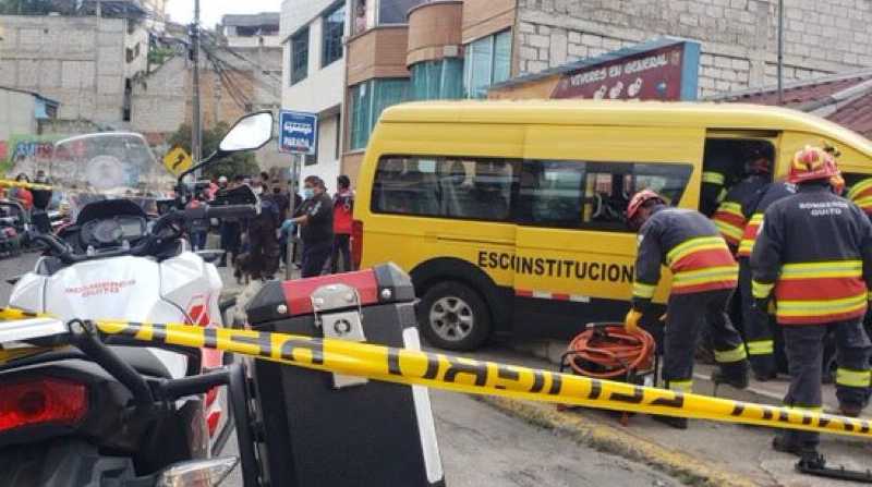 El siniestro de tránsito fue en el sector de la Ferroviaria Alta, en Quito. Foto: Cuerpo de Bomberos de Quito