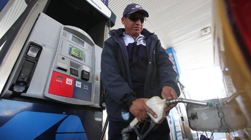 Imagen referencial. Estaciones de servicio de combustible han sido sancionadas por mala calidad de gasolina. Foto: Archivo / El Comercio