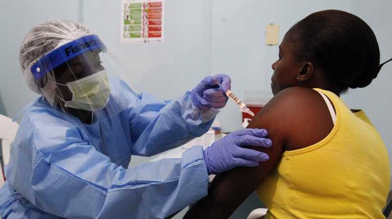 La República Democrática del Congo inició este viernes 29 de abril su campaña de vacunación frente al nuevo brote de ébola. Foto: EFE/Ahmed Jallanzo