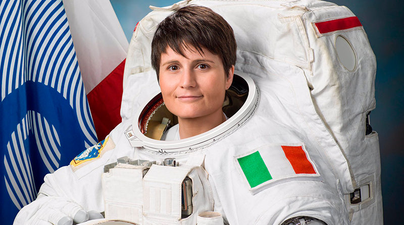 Cristoforetti, la primera italiana en viajar al laboratorio espacial, ha escrito libros de divulgación para niños. Foto: Twitter @EuropeSpace360