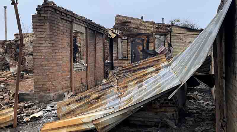 Vista general de domicilios destrozados tras la retirada de las tropas rusas en Bucha, cerca de Kiev, en una imagen del pasado día 5 de abril. Foto: EFE