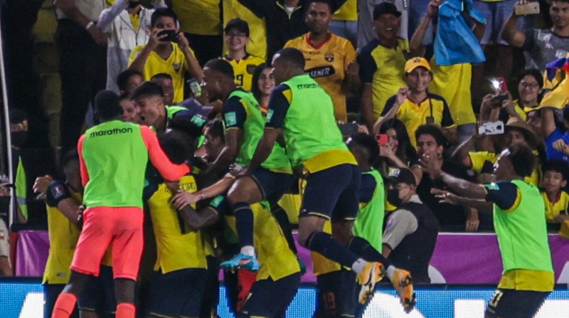 La Selección ecuatoriana de fútbol celebrando la clasificación al Mundial de Catar 2022. Foto: La Tri