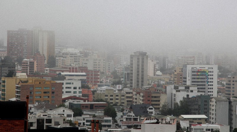 En las provincias de Pichincha, Cotopaxi, Chimborazo, Bolívar, Tungurahua y Azuay se prevé un descenso de temperatura para la madrugada del sábado 23 de abril. Foto: Archivo / El Comercio