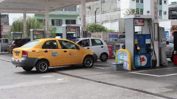 Imagen referencial. El precio de la gasolina súper fluctúa según los precios internacionales. Foto: Archivo Mario Faustos / El Comercio