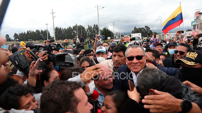 Jorge Glas fue recibido por simpatizantes a su salida de la cárcel de Latacunga. Foto: Diego Pallero / EL COMERCIO