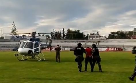 Alias 'Viche' fue embarcado en un helicóptero rumbo a Guayaquil. Foto: Captura