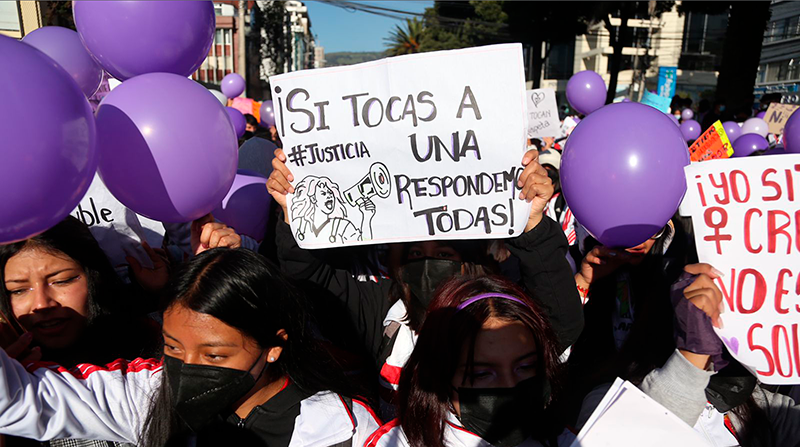 Las compañeras de la presunta víctima realizaron una marcha de respaldo. Foto: Diego Pallero / EL COMERCIO