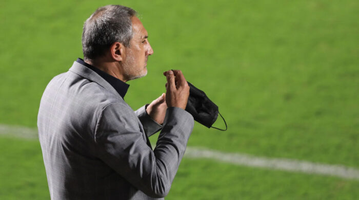 El entrenador Pablo Marini en el cotejo entre Atlético Goianiense y LDU en el estadio Antonio Accioly en Goiania (Brasil). Foto: EFE