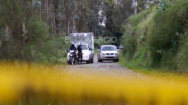 Policía Nacional durante el levantamiento del cuerpo de Don Naza en Quito. Foto: El Comercio
