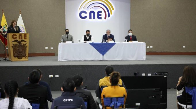 Enrique Pita, presidente subrogante del CNE, ofreció detalles de las acciones que se llevan a cabo para las elecciones seccionales. Foto: CNE