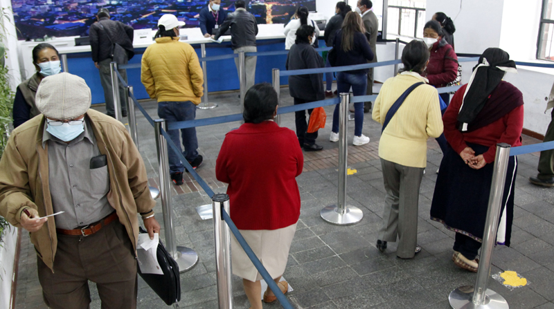 En los balcones de servicio del Municipio de Quito se obtiene información sobre el pago de tributos para evitar procesos de coactiva. Foto: Archivo / EL COMERCIO