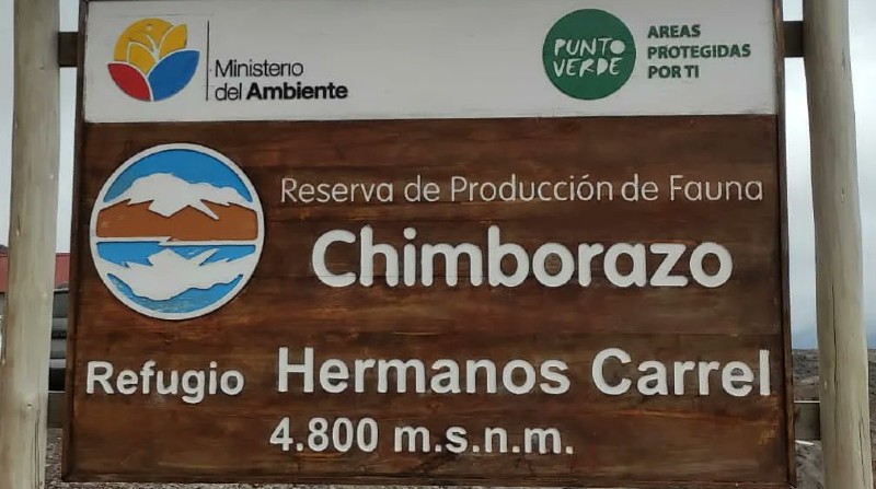 El refugio de alta montaña Hermanos Carrel, ubicado en la Reserva de Producción de Fauna Chimborazo, volvió a atender a los turistas desde el 14 de abril. Foto: Cortesía Ministerio de Ambiente